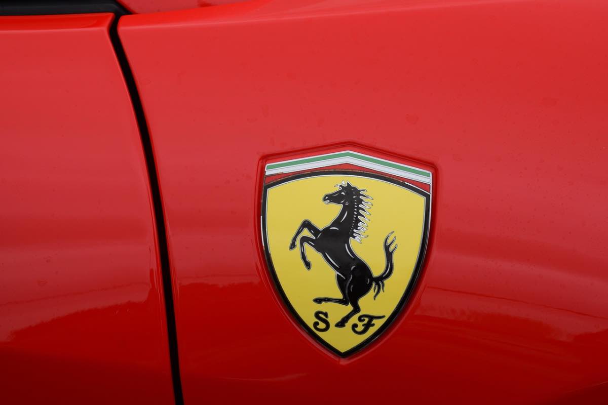 Ferrari acquistata con un lavoro normale