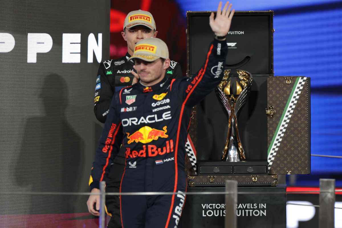 Max Verstappen saluta il pubblico